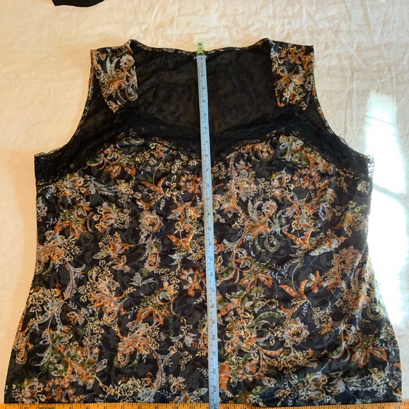 Sleeveless blouse - Picture 2 of 4